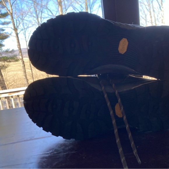 Vasque Gortex Waterproof Hikers - Picture 4 of 5